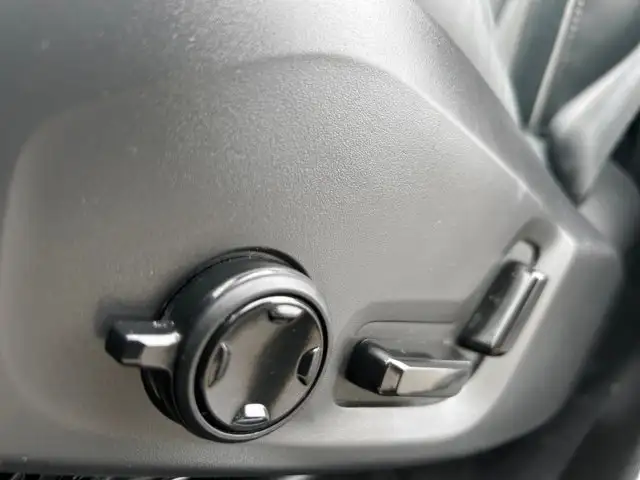 2022 Volvo XC60 R-Design / AWD - Photo 16