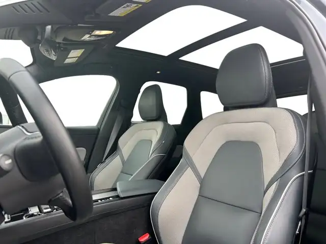 2022 Volvo XC60 R-Design / AWD - Photo 21