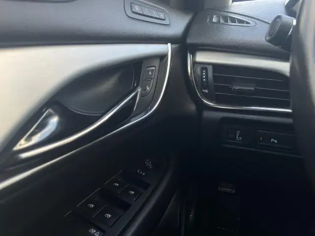 2017 Cadillac ATS Luxury AWD CARPLAY, NAV, HEATED LEATHER SEATS - Photo 9