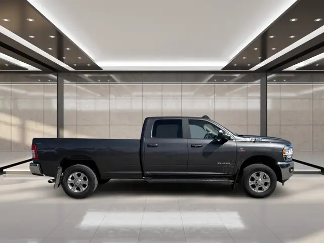 2022 Ram 3500 Big Horn 4x4 Crew Cab 8' Box - Photo 4