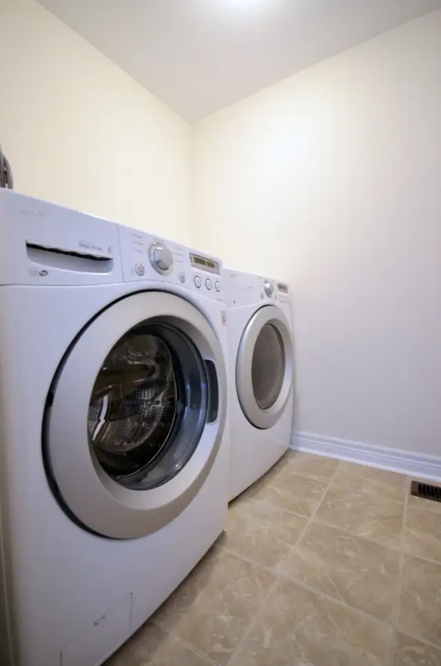 FURNISHED NIAGARA COLLEGE ROOM - MAY 1ST - NIAGARA ON GREEN - Photo 6