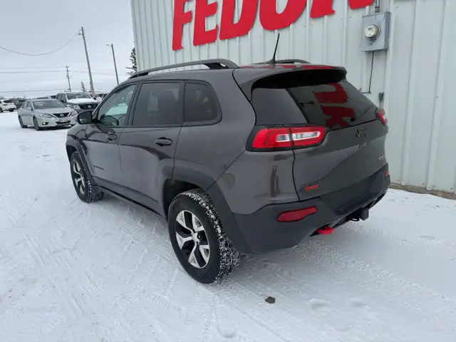 2018 Jeep Cherokee Trailhawk 4WD - Photo 2