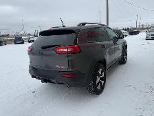 2018 Jeep Cherokee Trailhawk 4WD - Photo 4