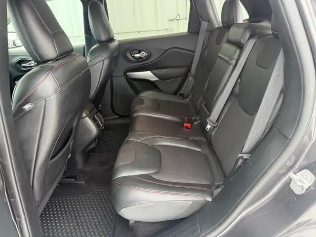 2018 Jeep Cherokee Trailhawk 4WD - Photo 9