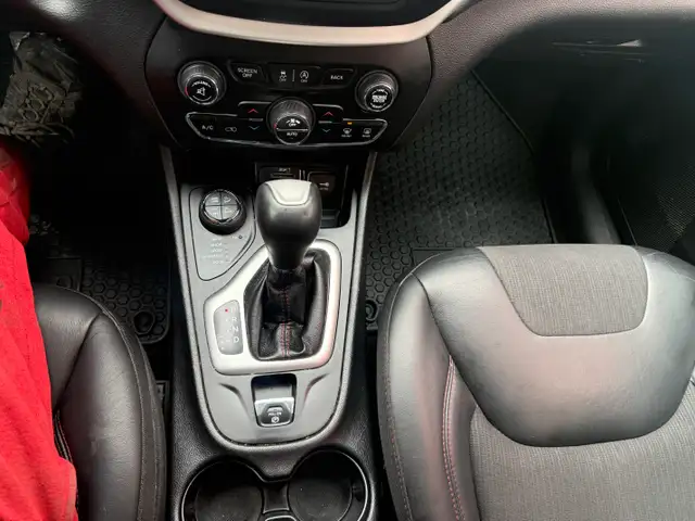 2018 Jeep Cherokee Trailhawk 4WD - Photo 14