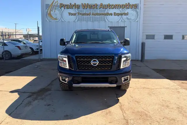 2018 Nissan Titan PRO-4X Crew Cab 5.6L V8 - Photo 2