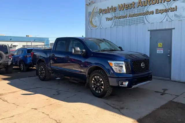 2018 Nissan Titan PRO-4X Crew Cab 5.6L V8 - Photo 3