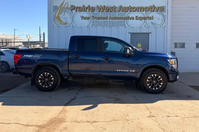 2018 Nissan Titan PRO-4X Crew Cab 5.6L V8 - Photo 4