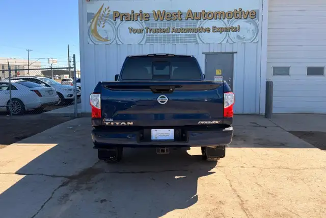 2018 Nissan Titan PRO-4X Crew Cab 5.6L V8 - Photo 6
