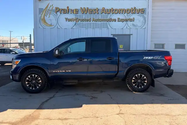 2018 Nissan Titan PRO-4X Crew Cab 5.6L V8 - Photo 8