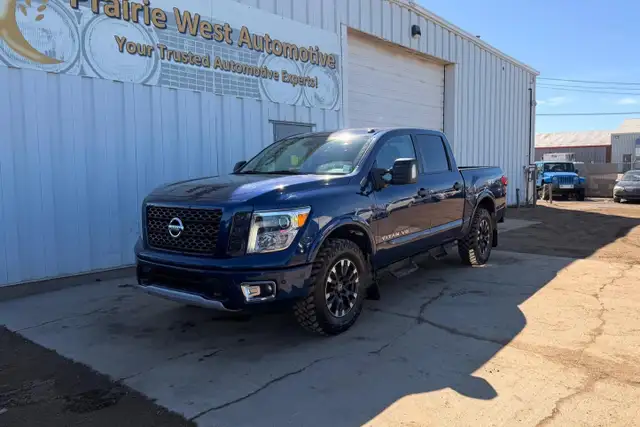 2018 Nissan Titan PRO-4X Crew Cab 5.6L V8 - Photo 9