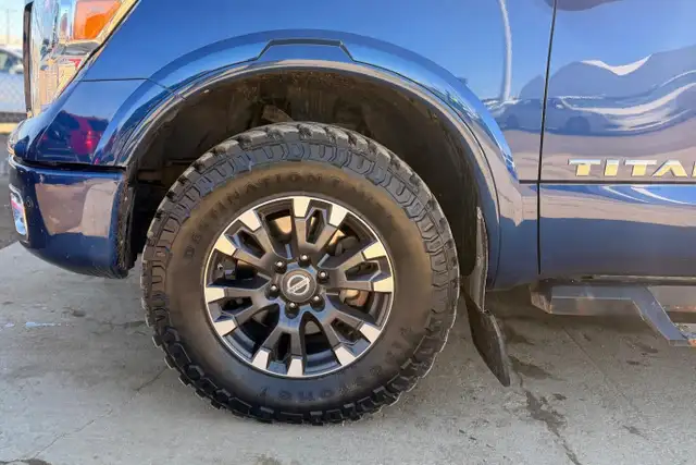 2018 Nissan Titan PRO-4X Crew Cab 5.6L V8 - Photo 10