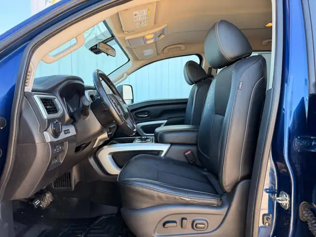 2018 Nissan Titan PRO-4X Crew Cab 5.6L V8 - Photo 11