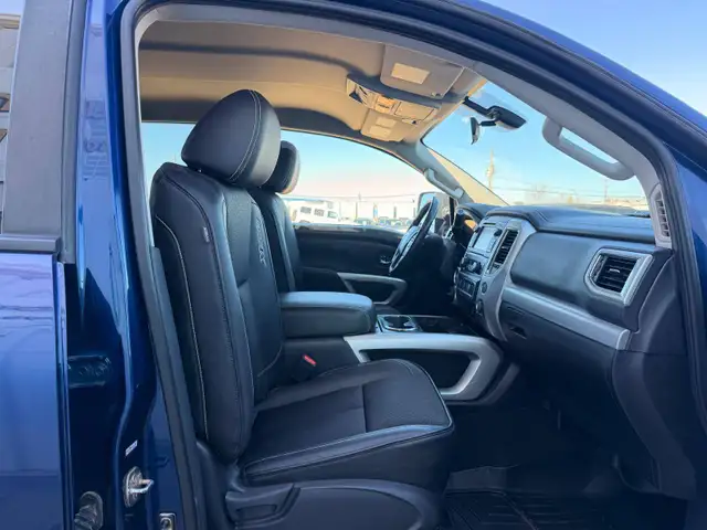 2018 Nissan Titan PRO-4X Crew Cab 5.6L V8 - Photo 12