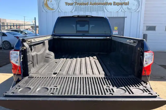 2018 Nissan Titan PRO-4X Crew Cab 5.6L V8 - Photo 21