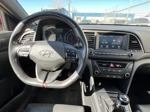 2017 Hyundai Elantra Sport - Photo 17