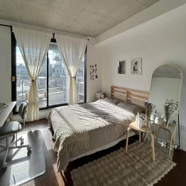 Downtown new Studio 1300$