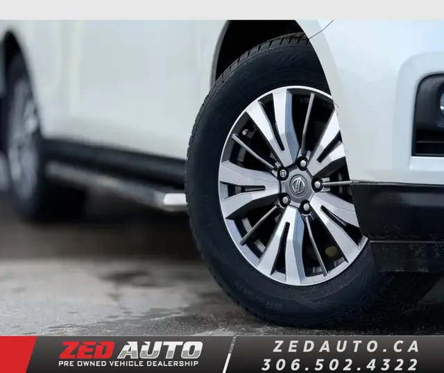 2019 Nissan Pathfinder SL V6 AWD | 7 Passenger | Heated Seats - Photo 5