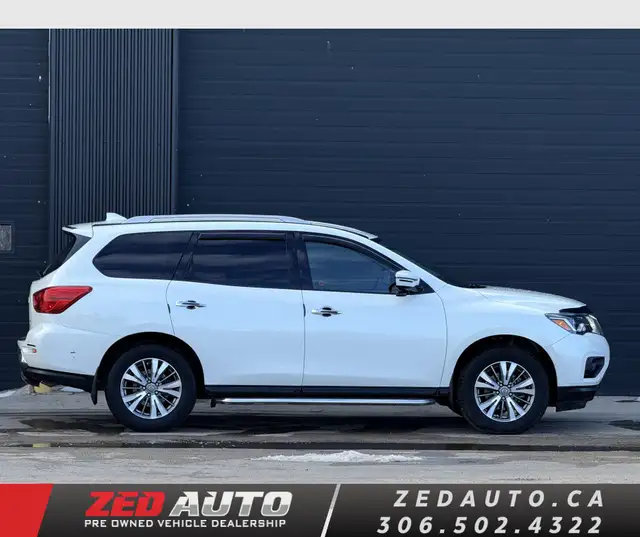 2019 Nissan Pathfinder SL V6 AWD | 7 Passenger | Heated Seats - Photo 6