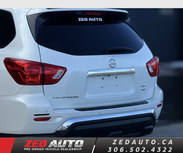 2019 Nissan Pathfinder SL V6 AWD | 7 Passenger | Heated Seats - Photo 11