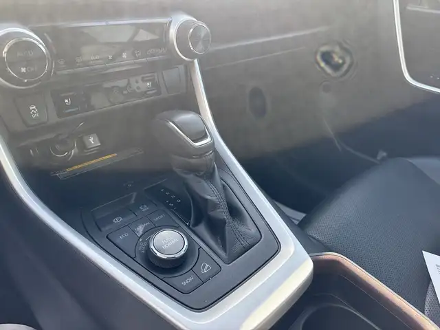 2021 Toyota RAV4 - Photo 3