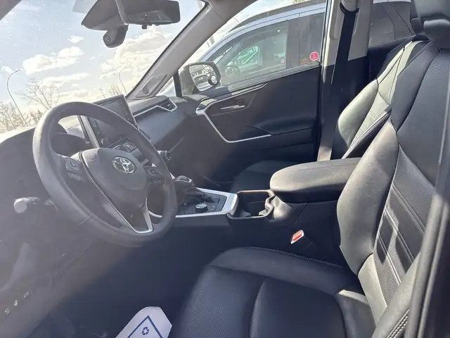 2021 Toyota RAV4 - Photo 4