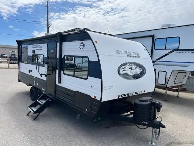 2026 Cherokee 20RDSE Couples