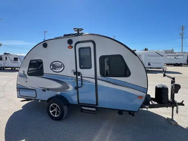 2018 R-Pod RP177 Couples Model - Photo 3