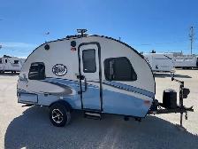2018 R-Pod RP177 Couples Model - Photo 3