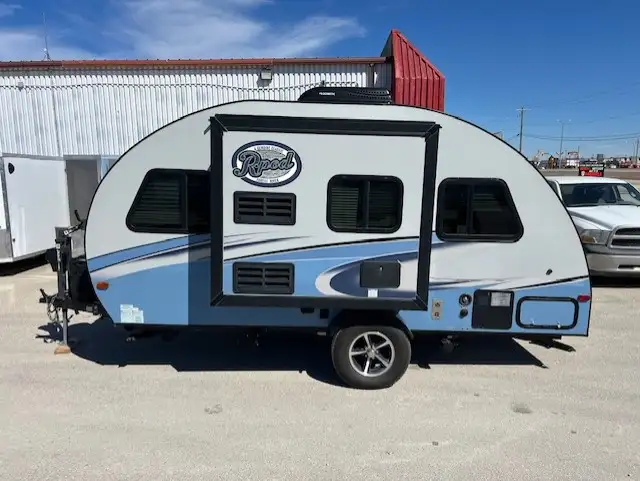 2018 R-Pod RP177 Couples Model - Photo 4
