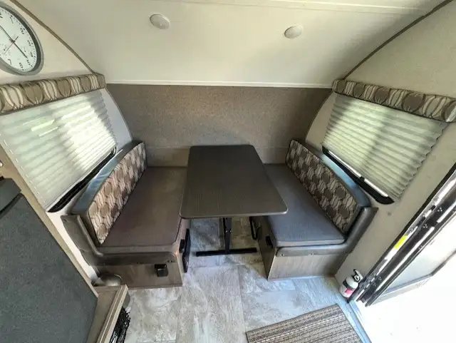 2018 R-Pod RP177 Couples Model - Photo 8