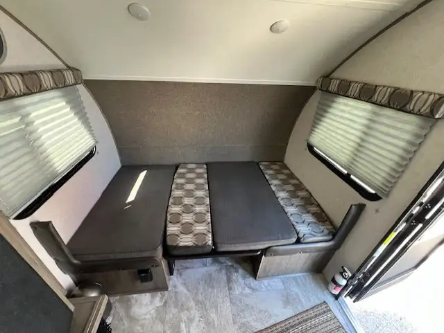 2018 R-Pod RP177 Couples Model - Photo 9