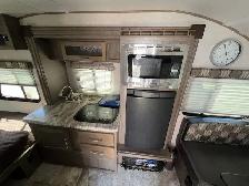 2018 R-Pod RP177 Couples Model - Photo 10