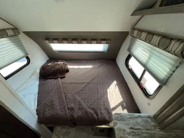 2018 R-Pod RP177 Couples Model - Photo 11