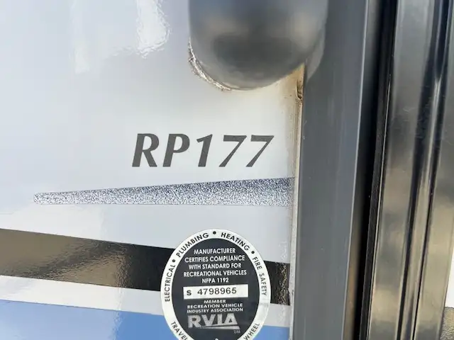 2018 R-Pod RP177 Couples Model - Photo 15