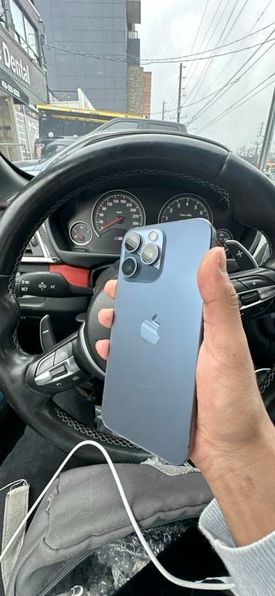 iPhone 15 Pro Max 256gb minor scuffs Airpods Pkg/Delivery - Photo 7