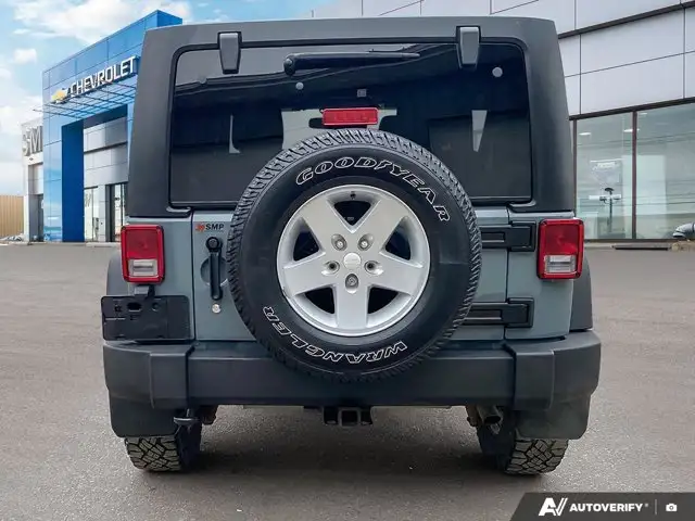 2015 Jeep Wrangler Unlimited Sport | 4X4 | V6 | Hitch - Photo 5