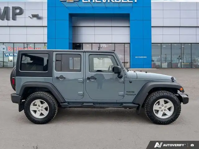 2015 Jeep Wrangler Unlimited Sport | 4X4 | V6 | Hitch - Photo 7