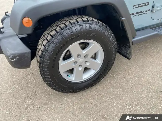 2015 Jeep Wrangler Unlimited Sport | 4X4 | V6 | Hitch - Photo 10