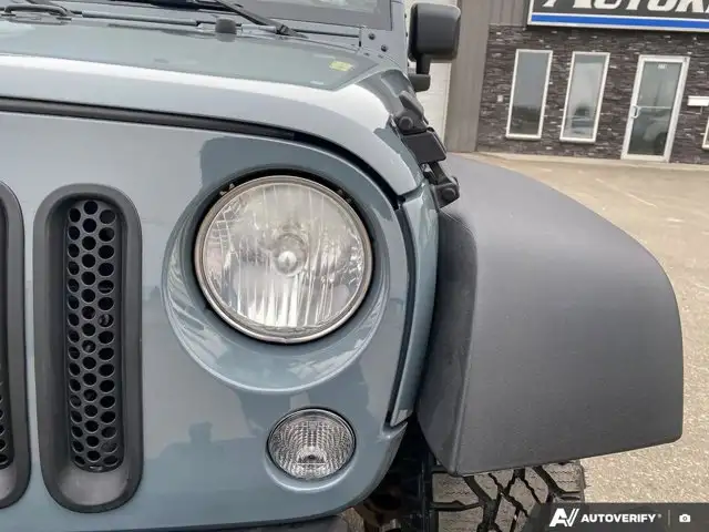 2015 Jeep Wrangler Unlimited Sport | 4X4 | V6 | Hitch - Photo 12