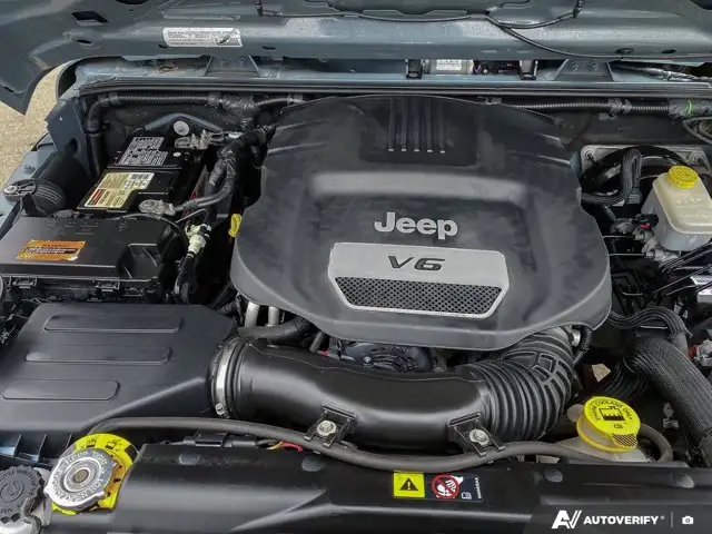 2015 Jeep Wrangler Unlimited Sport | 4X4 | V6 | Hitch - Photo 14