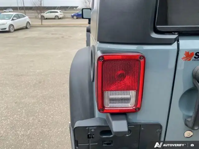 2015 Jeep Wrangler Unlimited Sport | 4X4 | V6 | Hitch - Photo 15