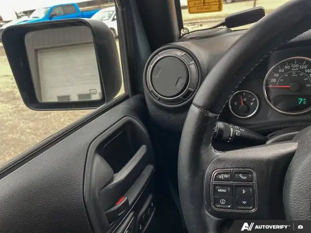 2015 Jeep Wrangler Unlimited Sport | 4X4 | V6 | Hitch - Photo 21