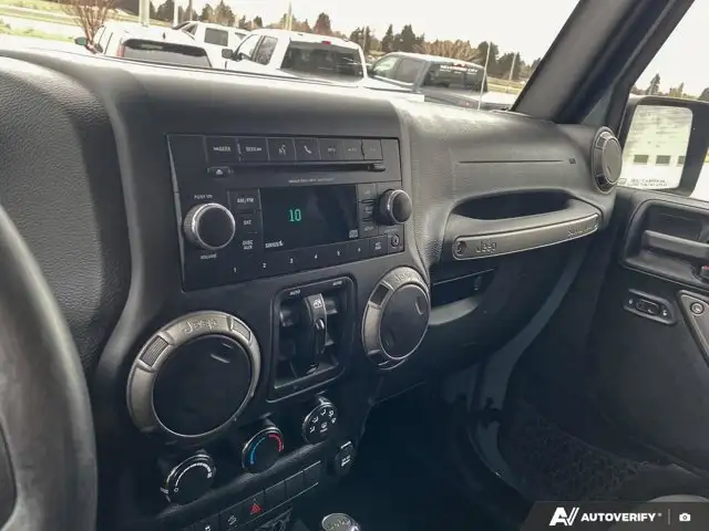 2015 Jeep Wrangler Unlimited Sport | 4X4 | V6 | Hitch - Photo 23