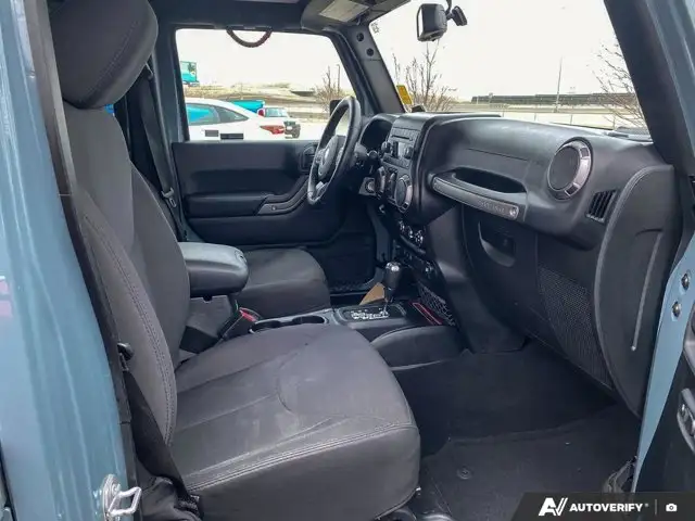 2015 Jeep Wrangler Unlimited Sport | 4X4 | V6 | Hitch - Photo 26