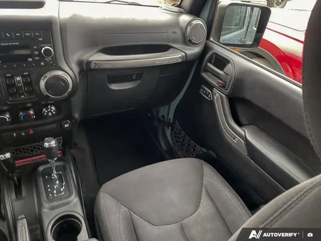 2015 Jeep Wrangler Unlimited Sport | 4X4 | V6 | Hitch - Photo 29