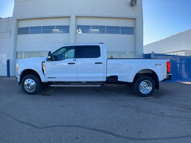 2026 Ford Super Duty F-450 Dually XLT FX4 673A - Photo 2