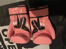 Gant de boxe rose s/m pour une jeune adulte à Drummondville