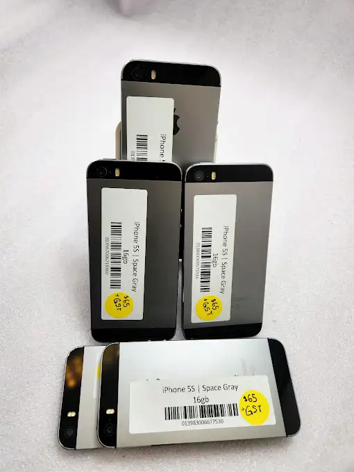 iPhone SE 32gb Grey Unlocked 3 Months Warranty