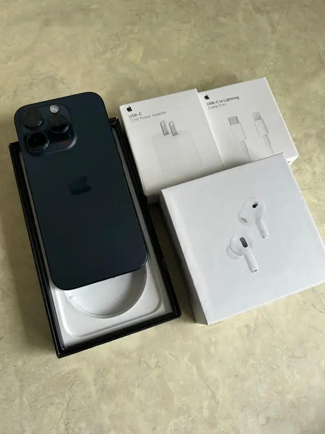 iPhone 15 Pro 128gb 80% batteryAirpods/Fast Charger/Delivery